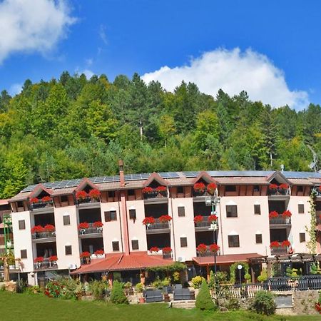 Hotel Lo Scoiattolo Cotronei Екстер'єр фото